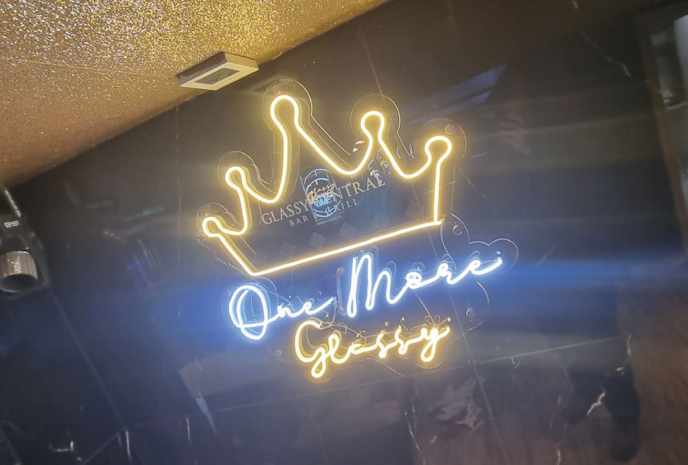 SignsGlasgow-GlassyCentral-neonsign-neon-uksigns-ukneon-illuminated-lightupsign-uksignage-bestsigns-litsignage-neonletters-funneon-brightneon-01